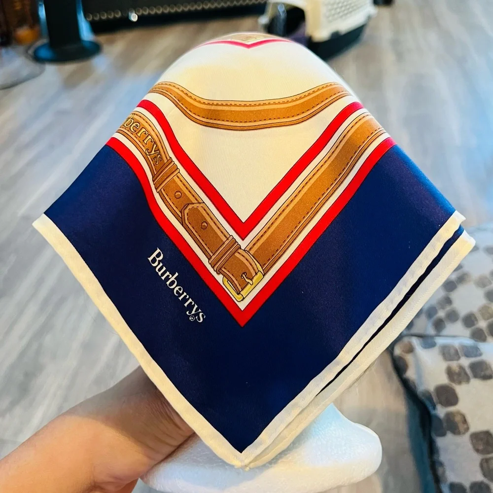 Vintage Burberry scarf silk like new rating 10/9.75